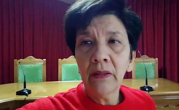 La mujer del ex alcalde de Huesa se encierra en el salón de plenos