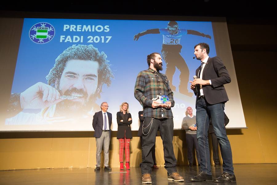 La III Gala del Deporte Blanco premió al corredor olímpico junto con el Centro de Alto Rendimiento y el profesor Pablo Gómez