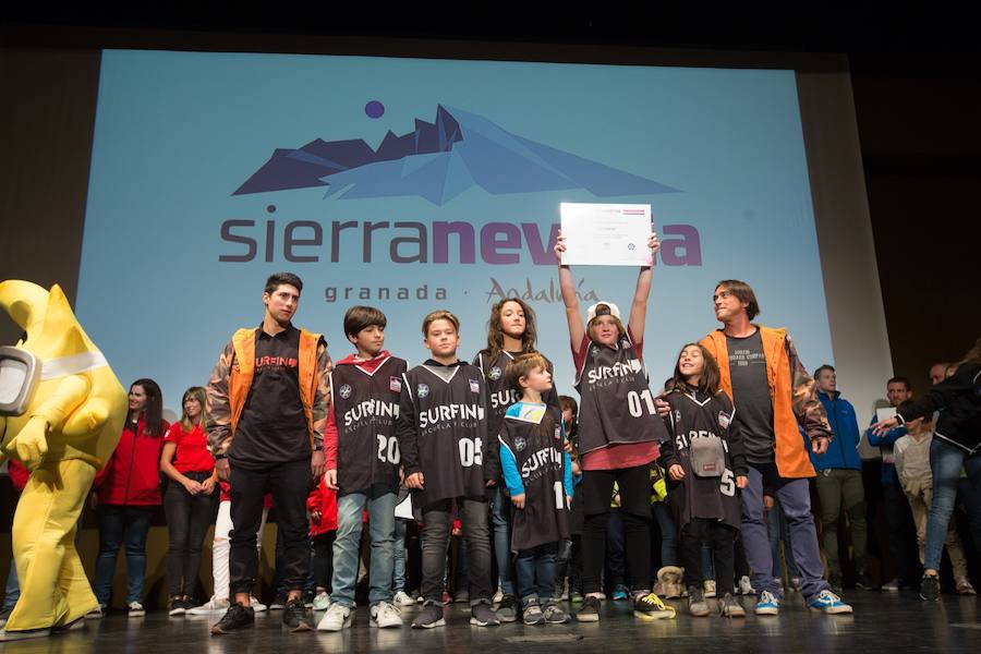 La III Gala del Deporte Blanco premió al corredor olímpico junto con el Centro de Alto Rendimiento y el profesor Pablo Gómez