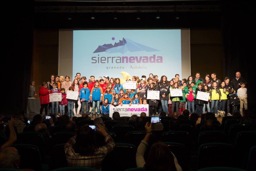 La III Gala del Deporte Blanco premió al corredor olímpico junto con el Centro de Alto Rendimiento y el profesor Pablo Gómez