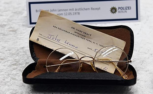 Las gafas de Lenon confiscadas por la Policía.