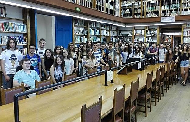 Ismael, primero por la izquierda, con sus compañeros de clase.