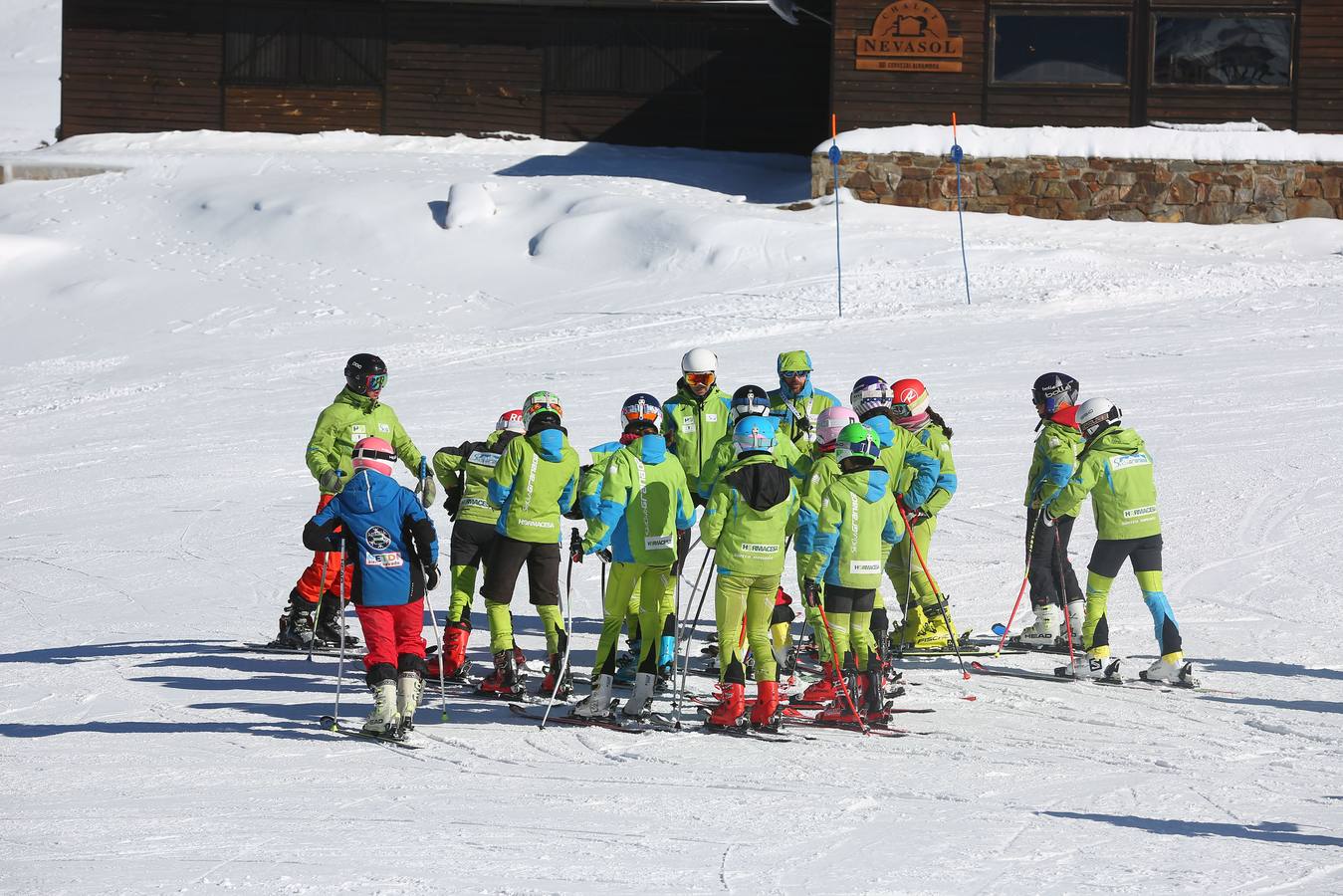 Sierra Nevada abrirá este puente el mayor desnivel esquiable de España con la pista 'El Río