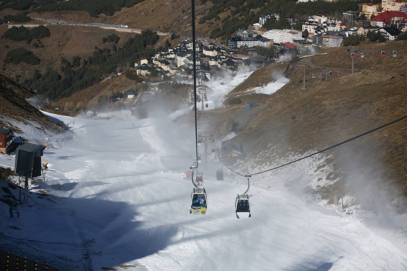 Sierra Nevada abrirá este puente el mayor desnivel esquiable de España con la pista 'El Río