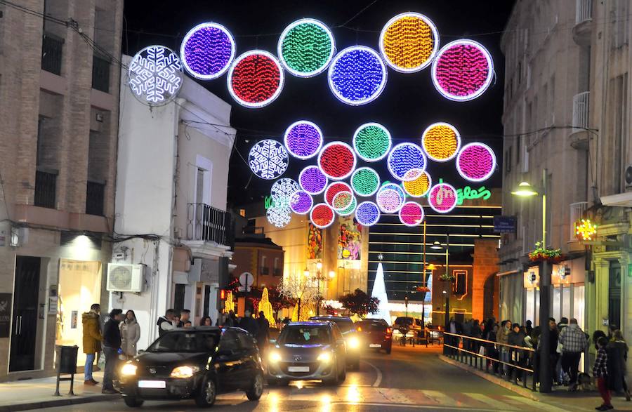Linares y Jaén han inaugurado el encendido navideño, así lucen las calles de las dos ciudades