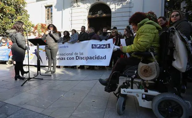 El alcalde de Granada reclama al Estado "un compromiso determinante" con las personas que padecen discapacidad