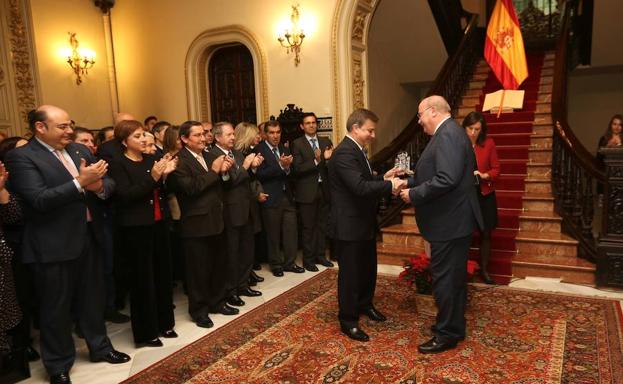 IDEAL recibe el reconocimiento de la Subdelegación del Gobierno en Granada en la conmemoración del XXXIX aniversario de la Constitución