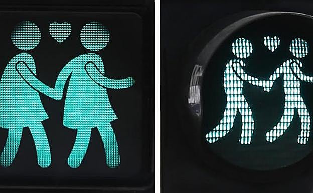 Semáforos en Viena con parejas homosexuales.