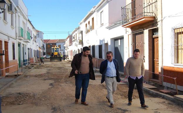 La Diputación trabaja en mejorar varias calles de Marmolejo