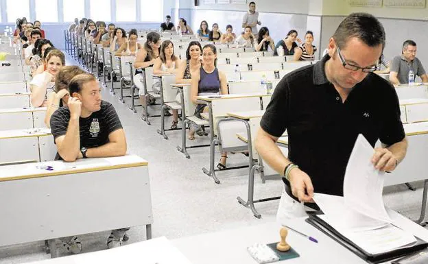 Los interinos no estarán obligados a presentarse a las oposiciones para seguir en la bolsa de trabajo