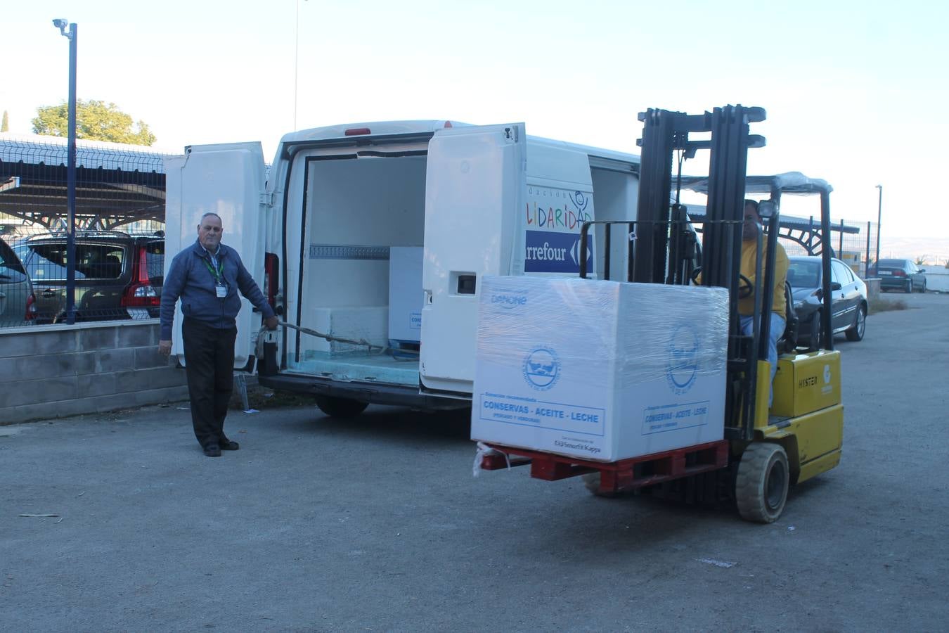 La clasificación de los productos y su puesta a punto para ser repartidos centran las tareas de esta semana | Habrá que esperar al martes para conocer el balance final de la campaña, pero todo apunta a que se logrará la meta de 175.000 kilos