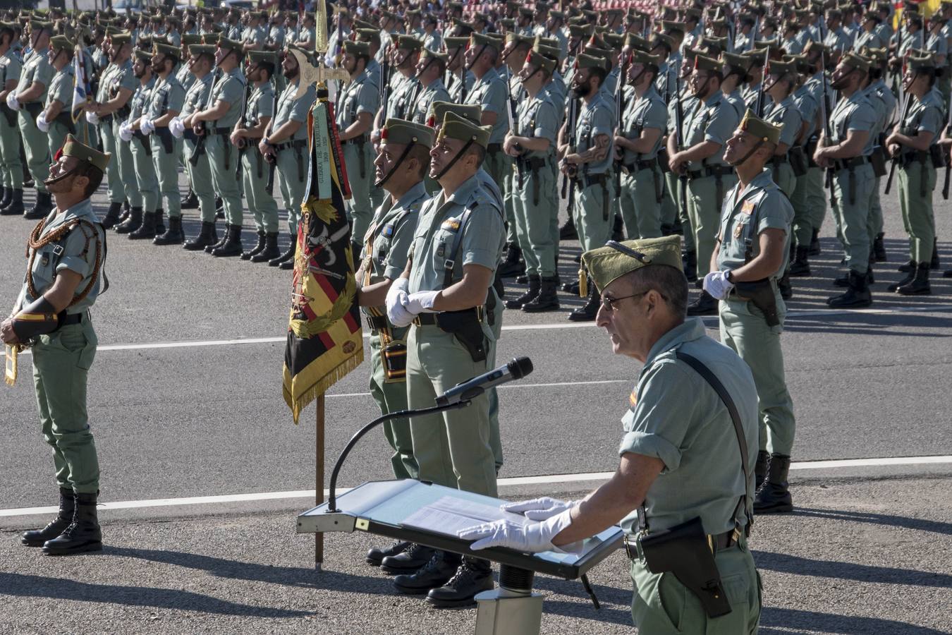 El general Martín Cabrero preside los actos en honor a la Patrona de España y de la Infantería Española | Doce militares que han pasado a la reserva se despiden de la enseña nacional