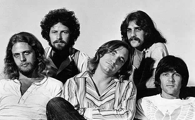 Los cinco integrantes de Los Eagles.