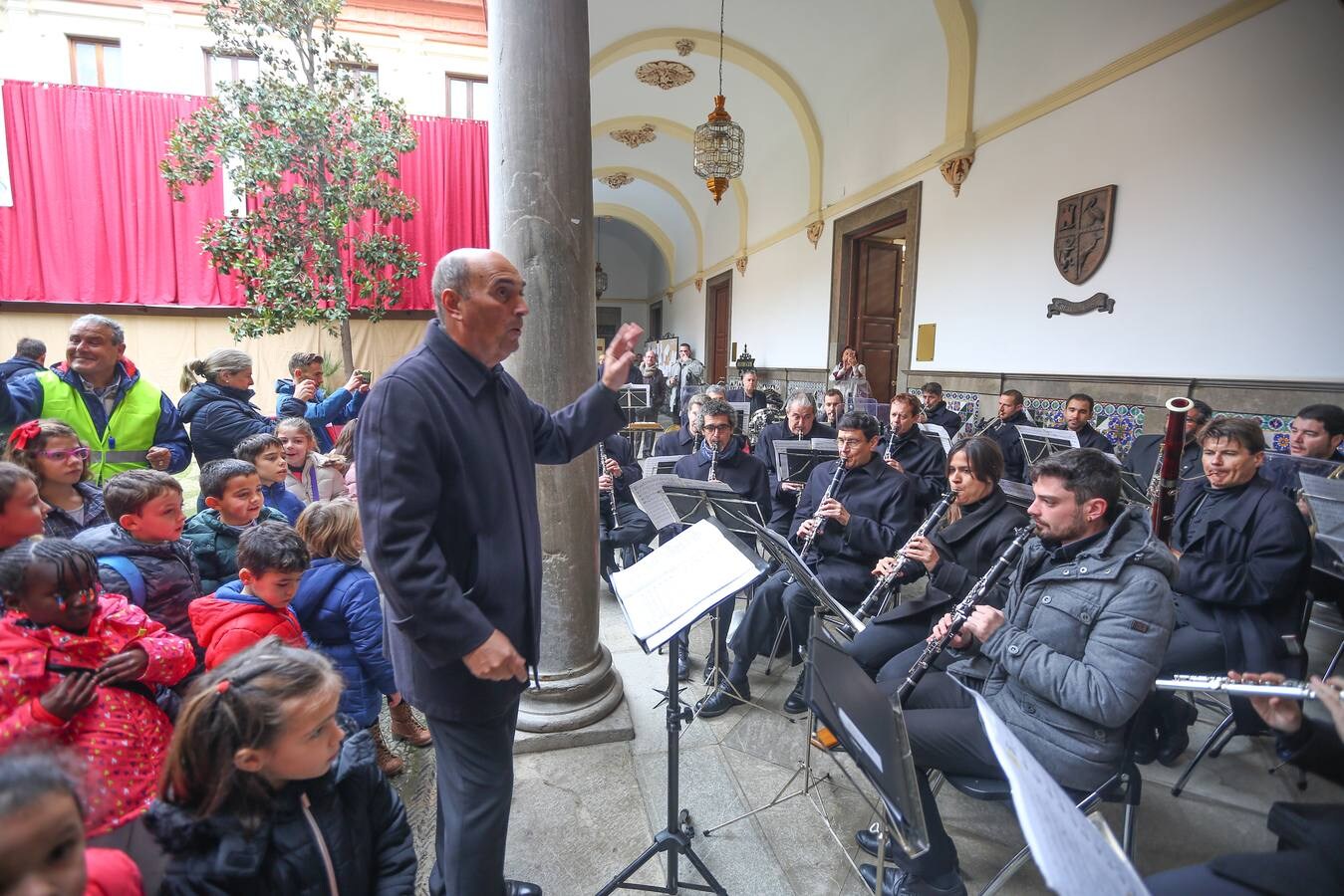 Un año más, gracias a IDEAL, el emisario de los Reyes Magos espera a los más pequeños en el Ayuntamiento