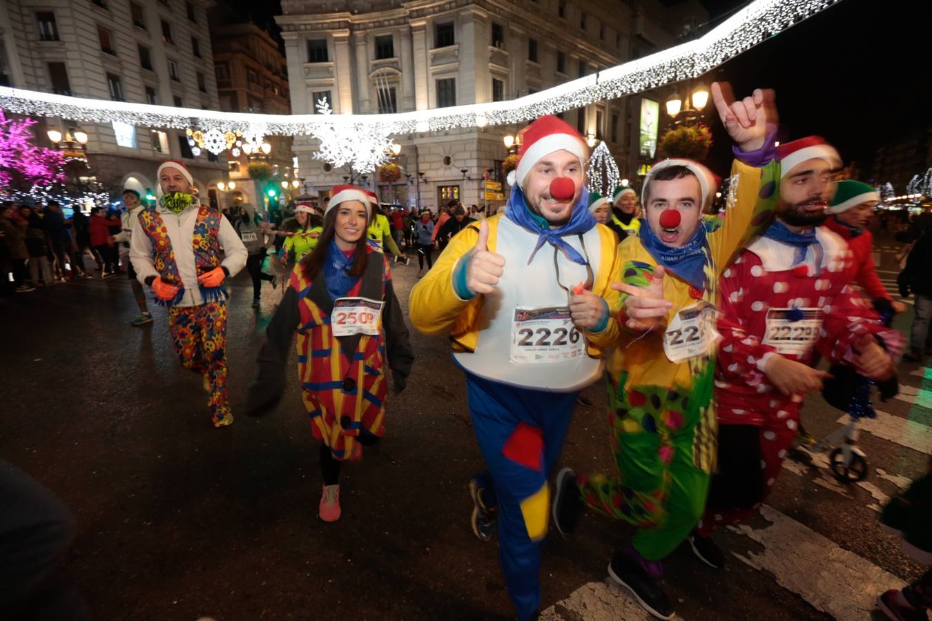 El centro de la capital se viste de fiesta para correr los 5 kilómetros de la XXVI Carrera Nocturna Solidaria