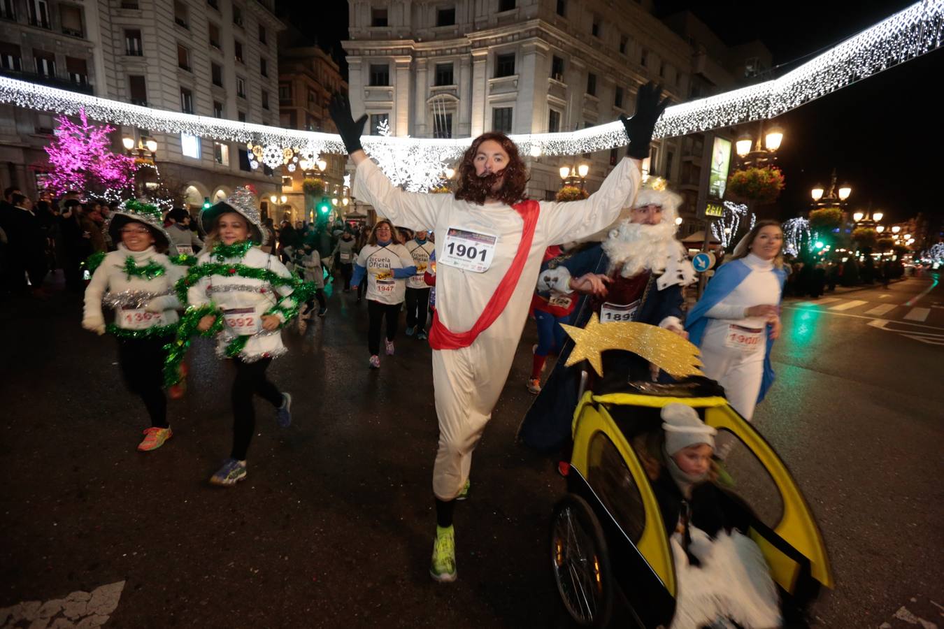 El centro de la capital se viste de fiesta para correr los 5 kilómetros de la XXVI Carrera Nocturna Solidaria