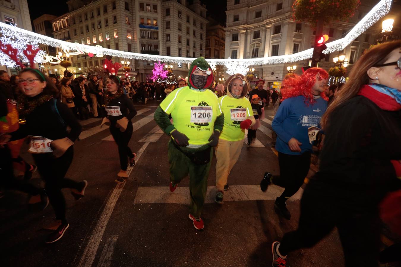 El centro de la capital se viste de fiesta para correr los 5 kilómetros de la XXVI Carrera Nocturna Solidaria