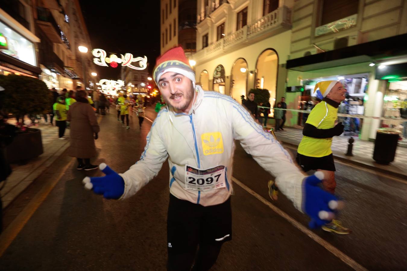 El centro de la capital se viste de fiesta para correr los 5 kilómetros de la XXVI Carrera Nocturna Solidaria