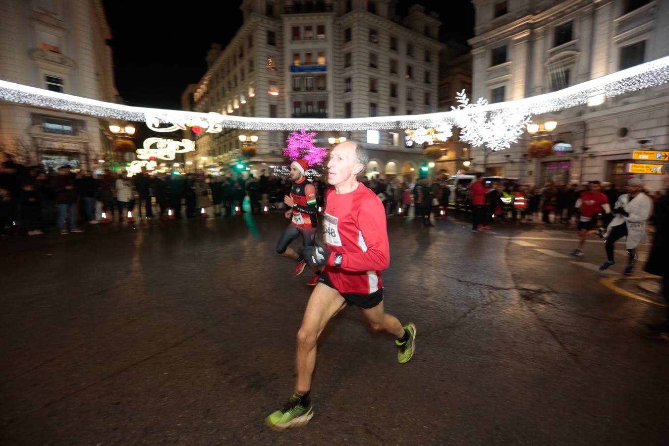 El centro de la capital se viste de fiesta para correr los 5 kilómetros de la XXVI Carrera Nocturna Solidaria