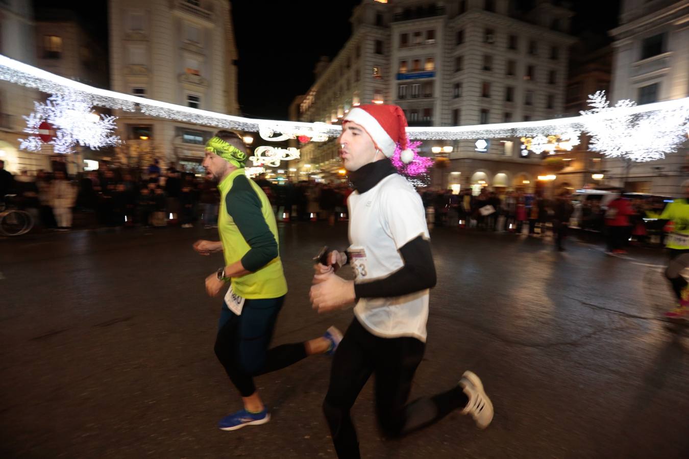 El centro de la capital se viste de fiesta para correr los 5 kilómetros de la XXVI Carrera Nocturna Solidaria