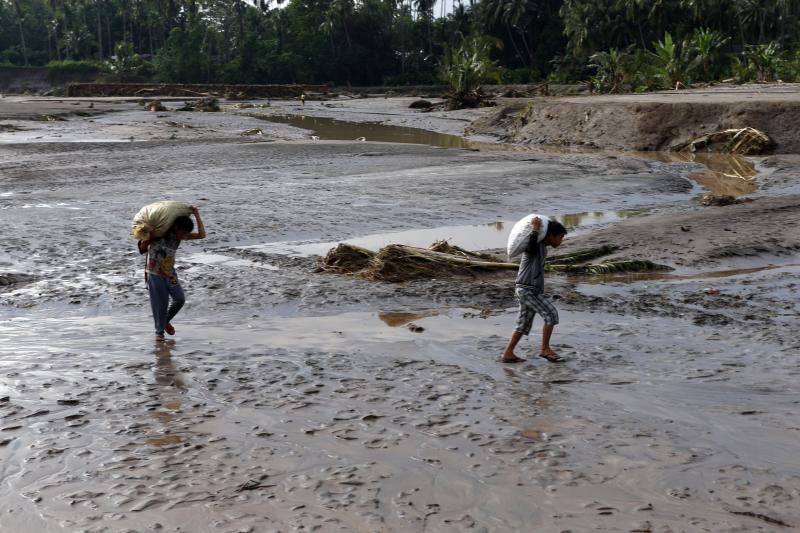 La Policía, que ha alertado de la presencia de peligrosos aludes de lodo, ha señalado que la mayoría de las víctimas mortales han sido registradas en la isla de Mindanao