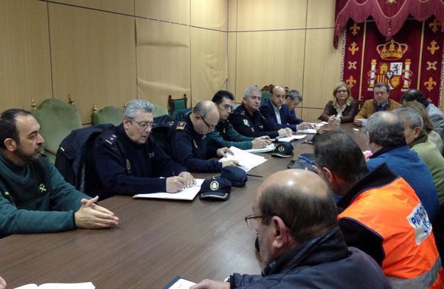 La reunión sirvió para conocer las medidas de seguridad ciudadana que se tomarán en Linares durante la Navidad. 