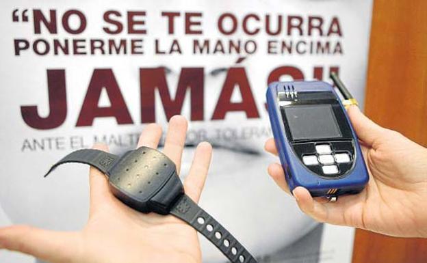 103 maltratadores tienen pulseras de control en Jaén