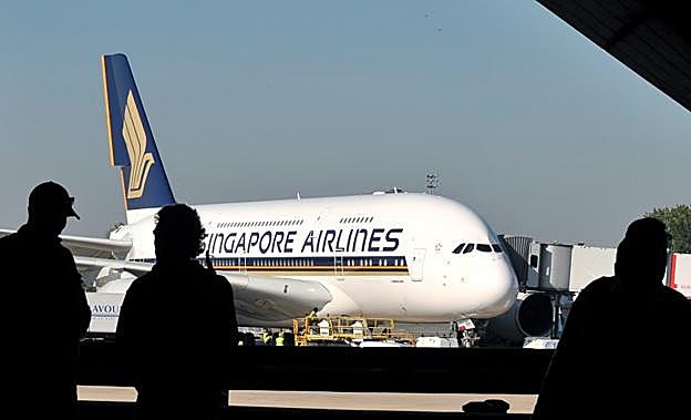 Una familia de Zimbabue lleva 3 meses varada en el aeropuerto de Bangkok