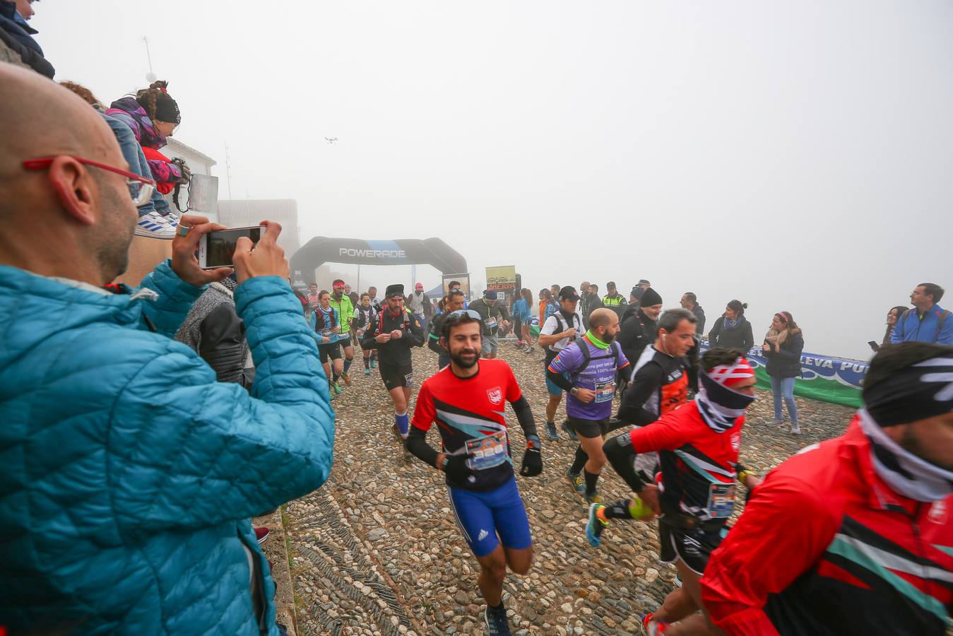 Búscate en el álbum de la última carrera del año