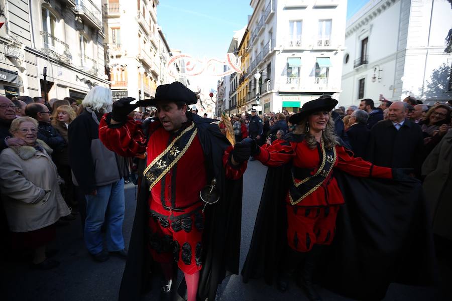 Escenifica tras el acto protocolario la rendición de Boabdil y la entrega de las llaves de la ciudad
