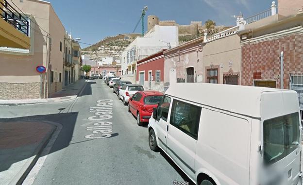 Tres desalojados tras registrarse un fuego en una vivienda en Almería