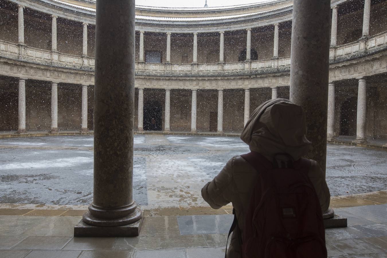 Fueron muchos los que disfrutaron del privilegio de ver el monumento nazarí cubierto de nieve