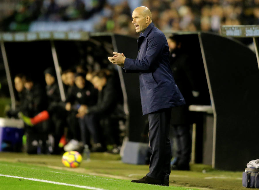 El Real Madrid empató ante el Celta en Balaídos, 2-2, en la jornada 18 de Liga. El cuadro vigués se adelantó con Wass y Bale remontó para los blancos. Sin embargo, Maxi Gómez marcó la igualada en los instantes finales.