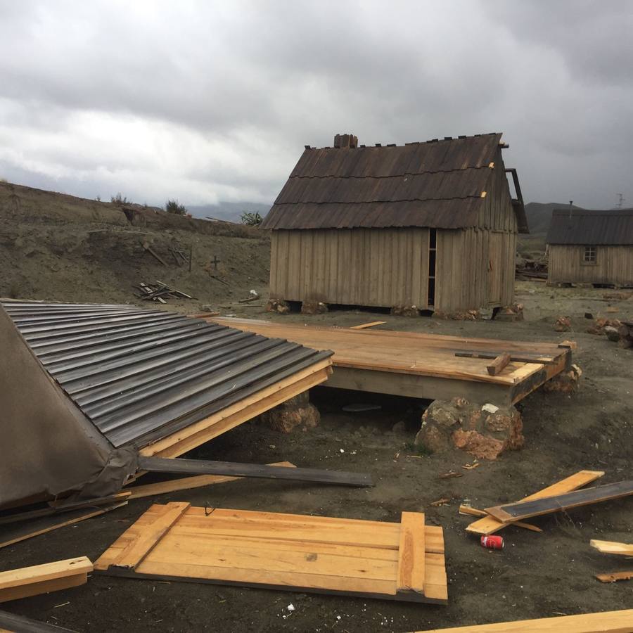 Las daños provocados por el temporal de viento en los decorados tabernenses podrían superar los 200.000 euros El fenómeno, registrado el pasado viernes, entró al poblado por el campamento indio y arrasó todo lo que encontró a su paso