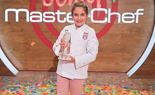 Los famosos se rinden al talento y encanto de Esther: "Que abra un restaurante, qué ganas"