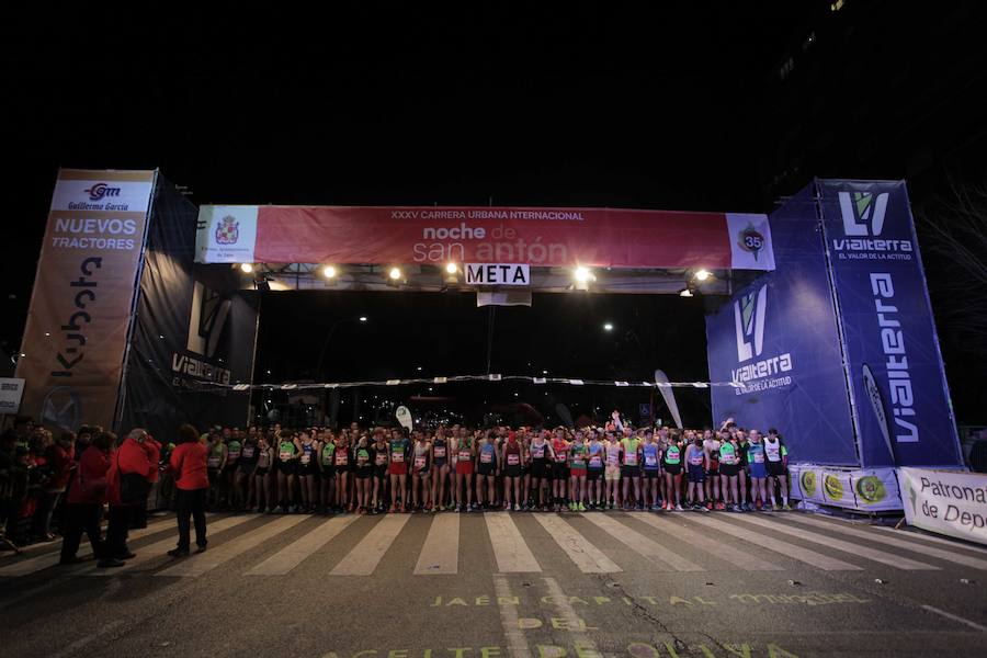  La XXXV edición de la Carrera Internacional Urbana Noche de San Antón volvió a contar con cerca de 10.000 corredores por las calles de la capital jienense