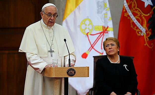 Papa Francisco y Michelle Bachelet. 