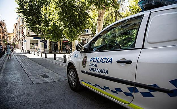 Detenido al conducir sin carné un hombre de 34 años sobre el que pesaba una orden judicial
