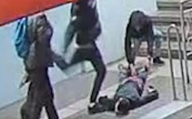Detenido un joven por la brutal agresión a un hombre en el metro de Barcelona