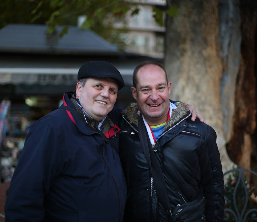 Jorge y Juanlu, con problemas de movilidad, hicieron el Camino de Santiago, impulsan colectas solidarias y se atreven a participar en insólitas carreras. Marcial era una persona sin techo, pero salió de la calle y ahora trabaja ayudando a los demás