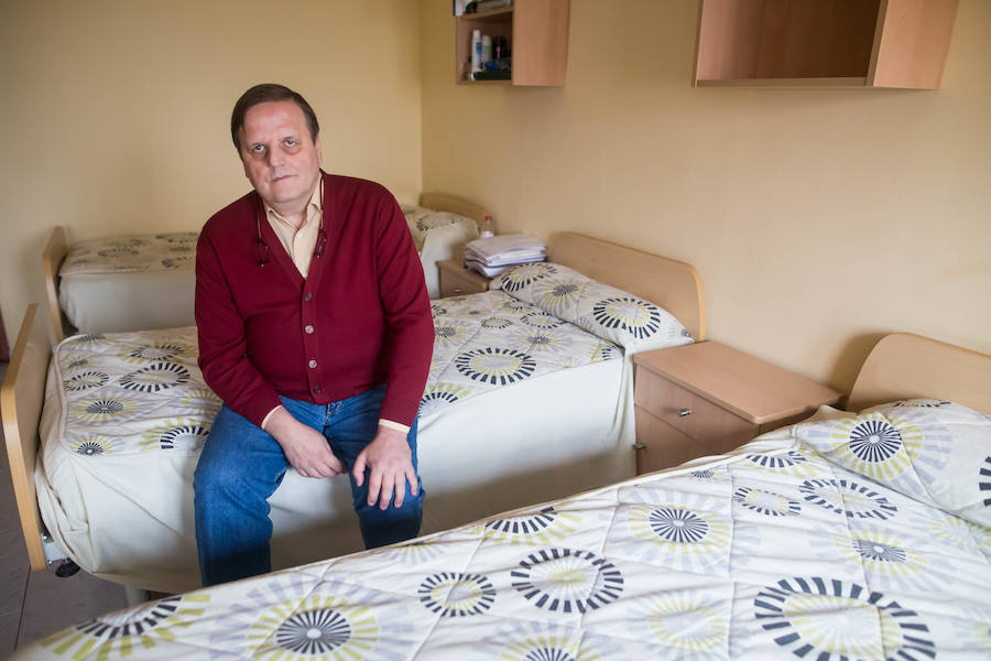 Jorge y Juanlu, con problemas de movilidad, hicieron el Camino de Santiago, impulsan colectas solidarias y se atreven a participar en insólitas carreras. Marcial era una persona sin techo, pero salió de la calle y ahora trabaja ayudando a los demás