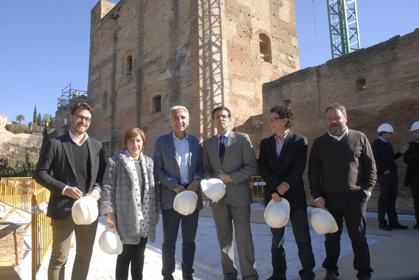 Los investigadores han descubierto restos de decoración del siglo XV en una de las estancias de la torre del homenaje