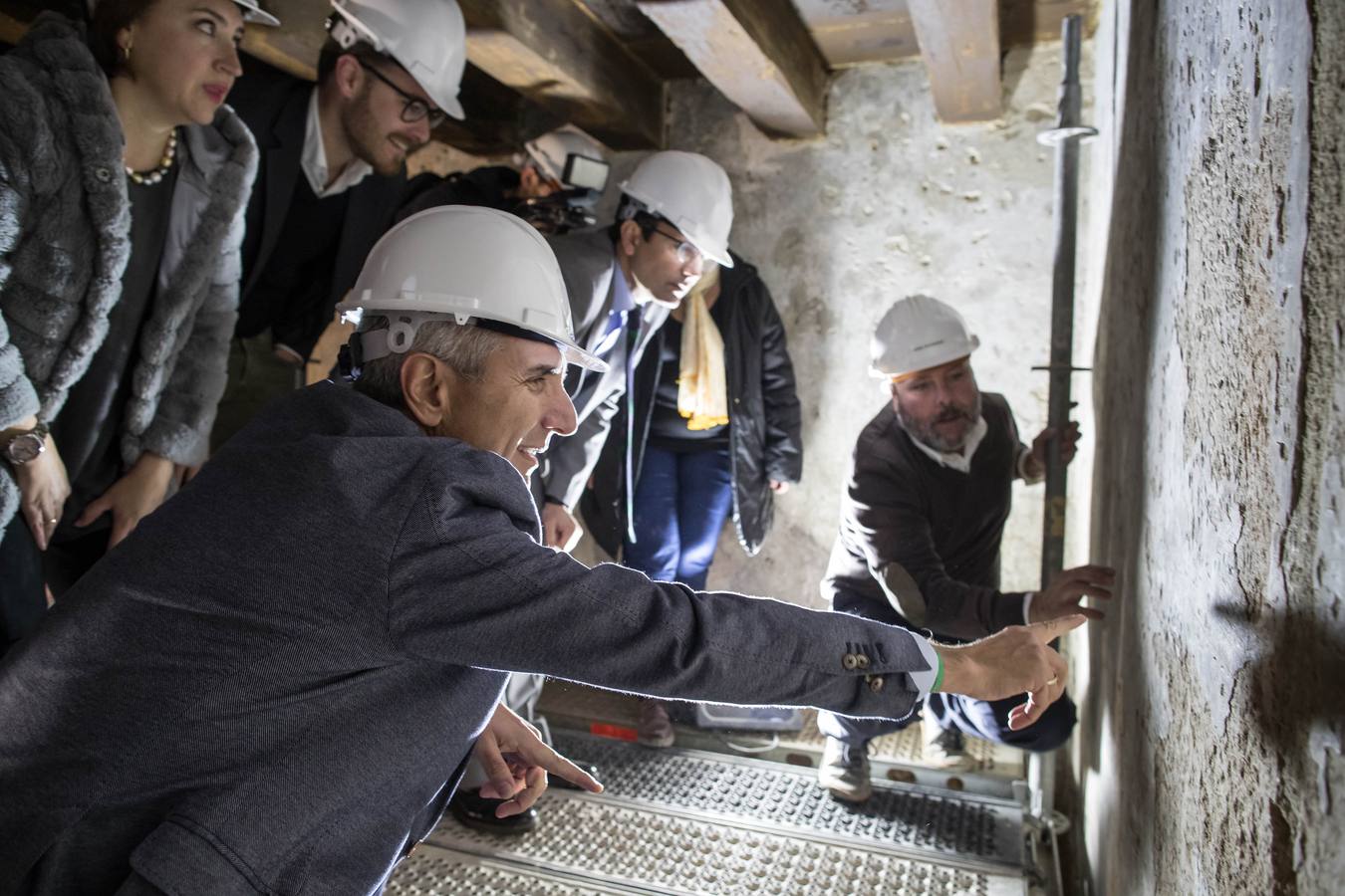 Los investigadores han descubierto restos de decoración del siglo XV en una de las estancias de la torre del homenaje