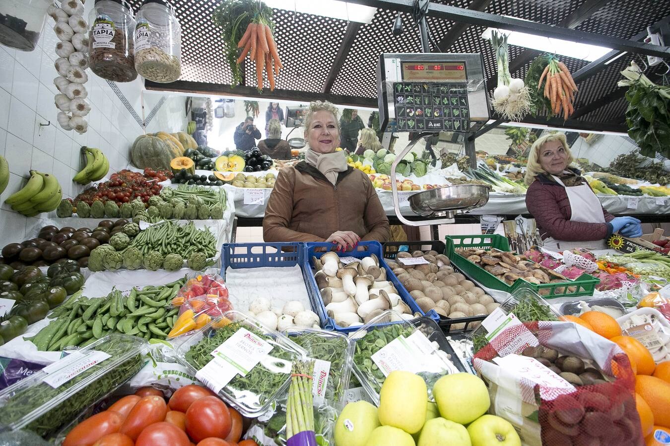 Tras cinco años en vilo, el anuncio de que el edificio tirará para construir uno nuevo caldea los ánimos de los comerciantes