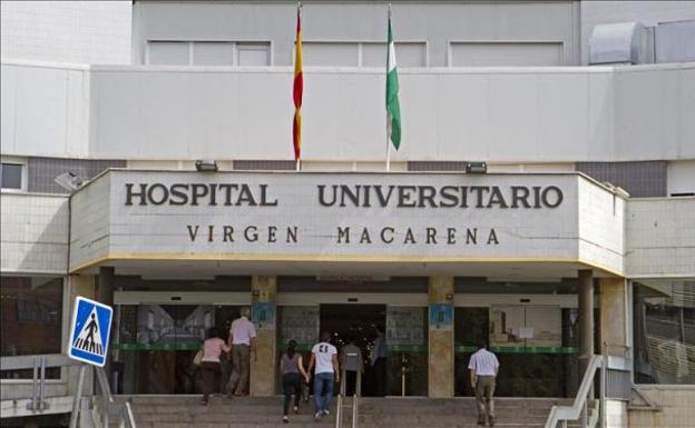 Viola a una mujer que estaba "semiinconsciente" en la sala de espera de un hospital de Sevilla