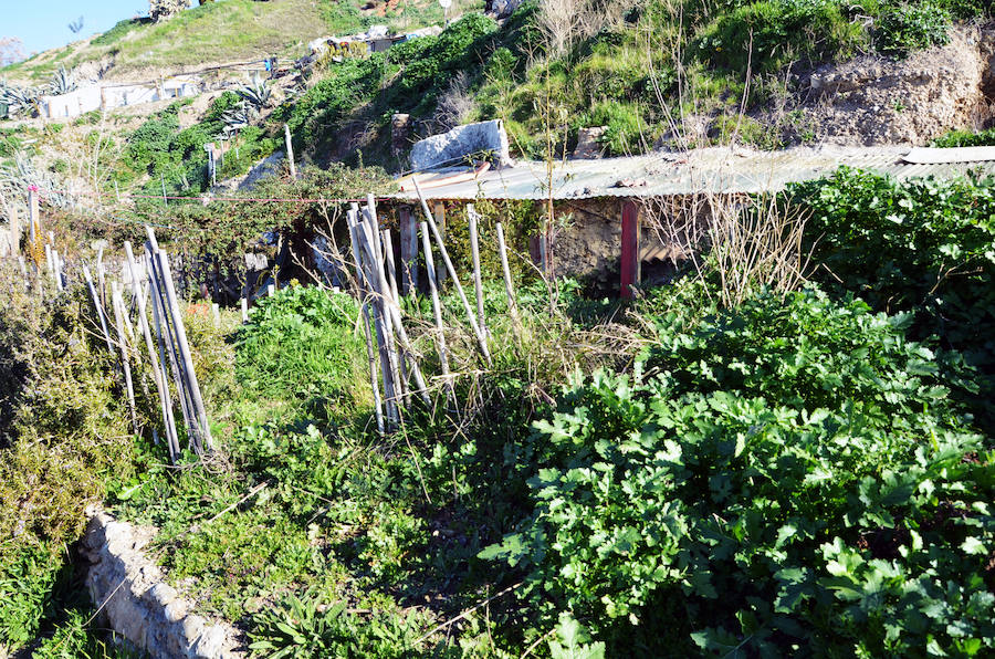 Los habitantes del cerro de San Miguel, con y sin documentación en regla de sus cuevas defienden la particularidad de la zona