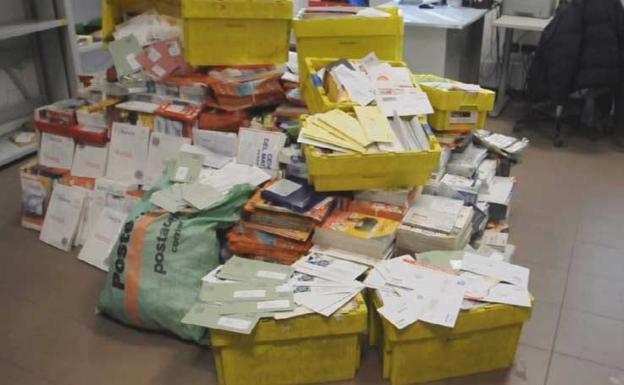 573 kilos de cartas en casa del cartero que no hacía el reparto desde 2010