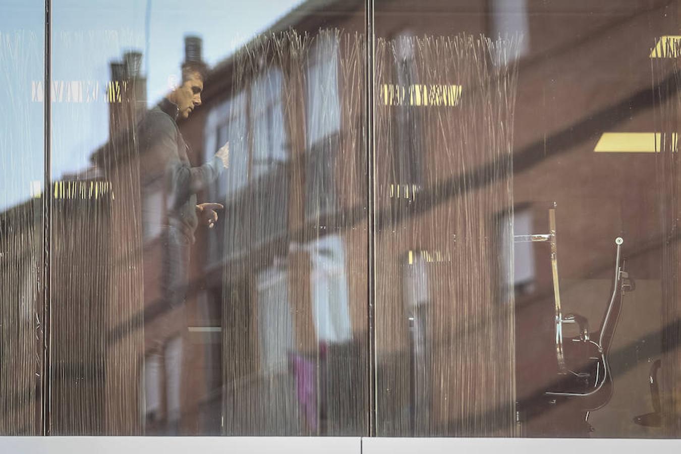 Esta actuación se ha producido en el marco de una operación por supuesto blanqueo de dinero procedente de fichajes del expresidente del club Quique Pina, que fue detenido esta mañana en Murcia