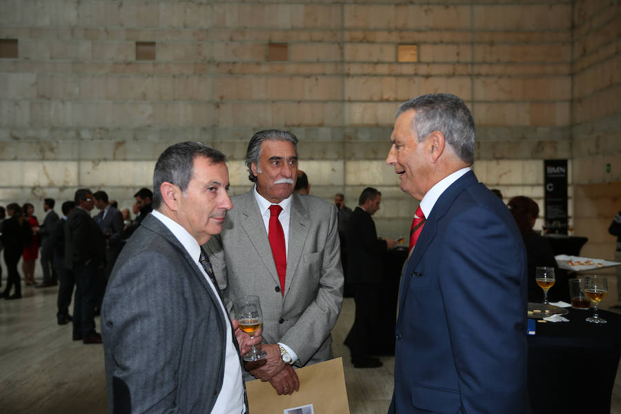 La Confederación de Empresarios celebra su cuarta década de vida con una jornada de trabajo y fiesta en la sede territorial del Bankia.