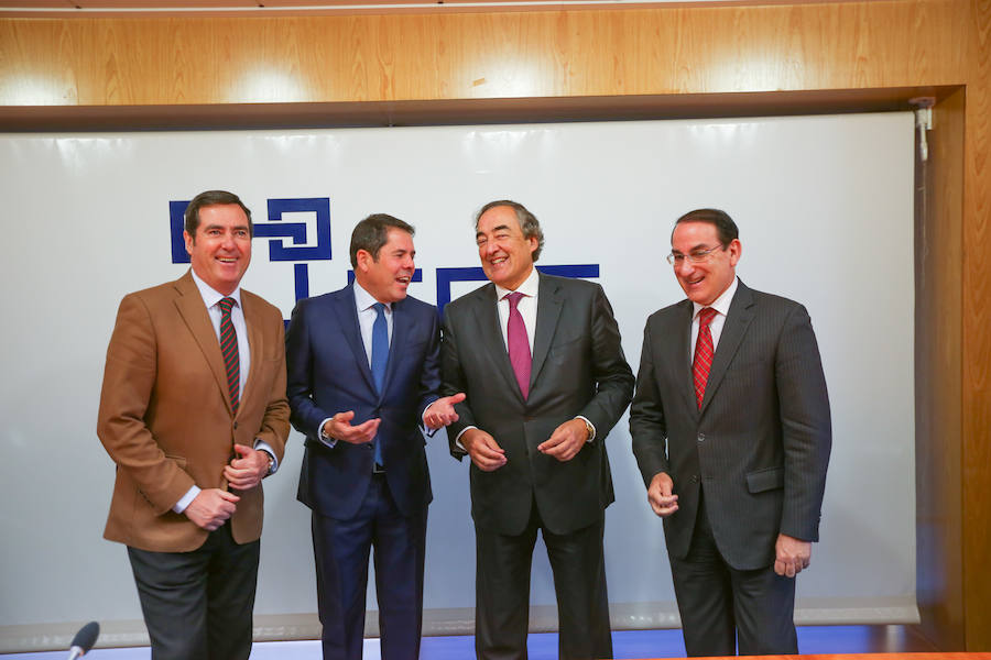 La Confederación de Empresarios celebra su cuarta década de vida con una jornada de trabajo y fiesta en la sede territorial del Bankia.